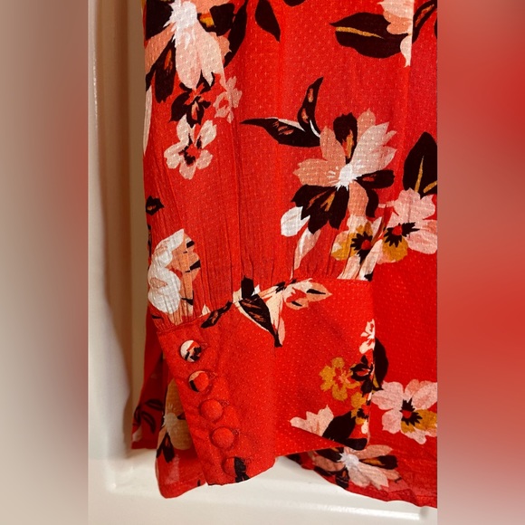 Jessica Simpson Fiery Red Sporadic Blooms Dazed
Twilly Necktie Top Size 2X - Picture 6 of 7